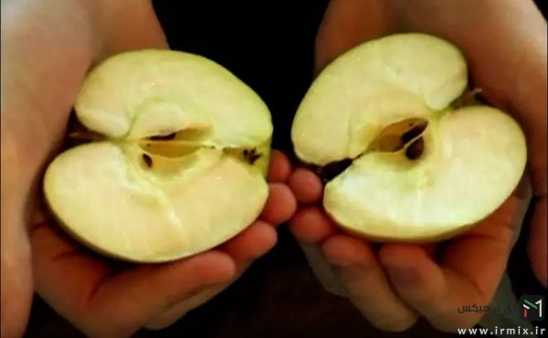 تقسیم سیب به دو نیم
