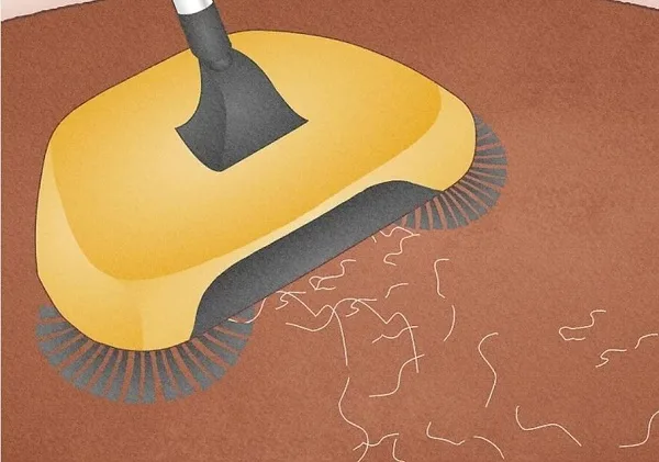 جمع کردن مو با استفاده از جارو دستی مخصوص موکت