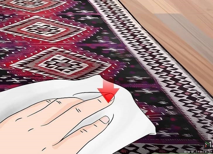 جمع کردن مواد از روی فرش
