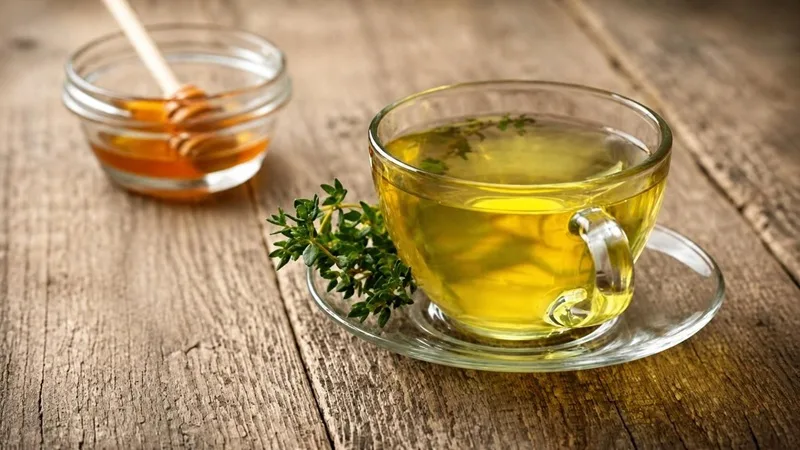 دمنوش آویشن، مناسب برای زمانی که علت گرفتگی سرماخوردگی است
