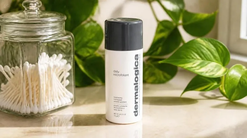 Dermalogica Daily Microfoliant، لایه بردار پودری برای پوست کدر
