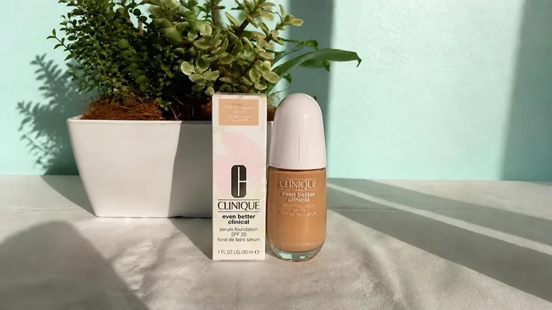 کرم پودر سرمی ایون بتر کلینیک (Even Better Clinical Serum Foundation)