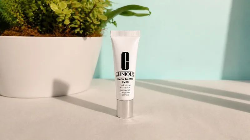 کرم اصلاحکننده تیرگی دور چشم کلینیک (Even Better Eyes Dark Circle Corrector)