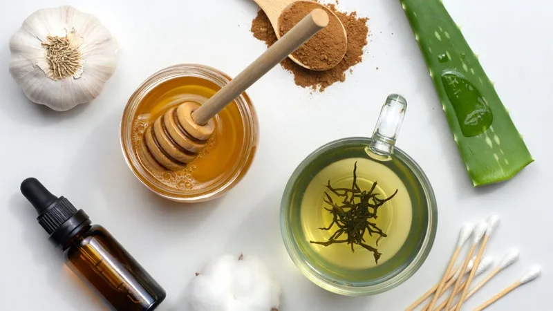 مواد طبیعی موثر و خانگی برای رفع جوش های استرسی