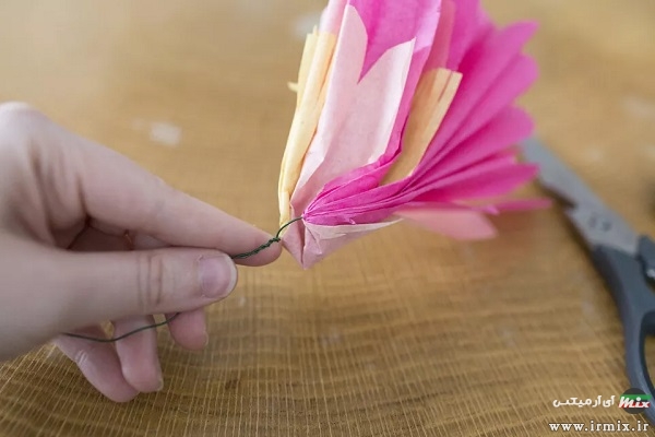 چگونه برای قاشق چنگال دستمال کاغذی را تزیین کنیم؟