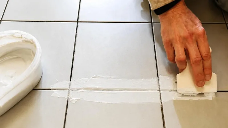 ملات را کاملا داخل بندها پر کنید